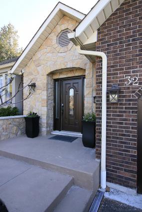 Property listing for 32 Wade Rd., Ancaster, ON