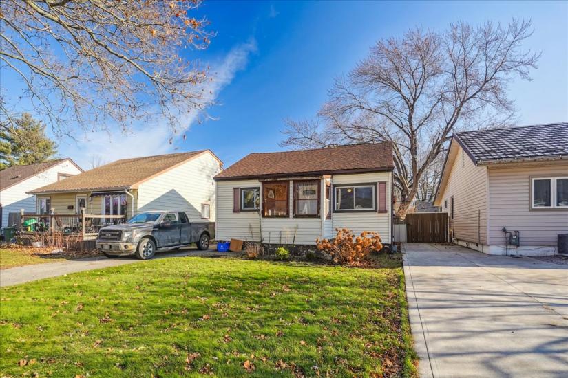 Property listing for 276 Ivon Ave., Hamilton, ON