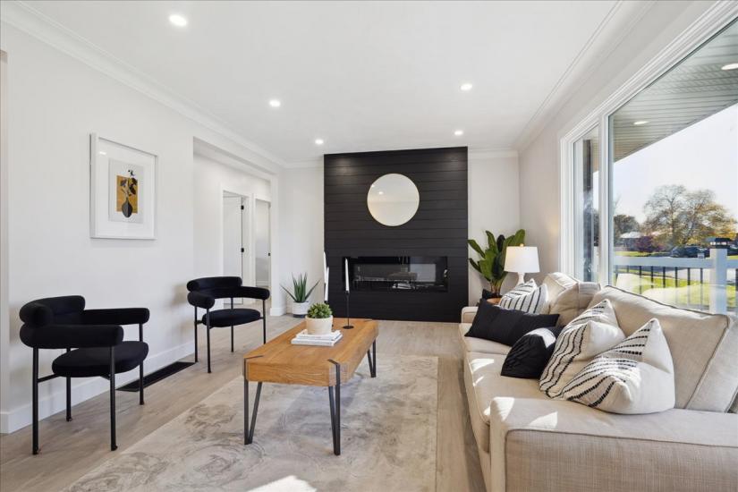 Property listing for U-14 Pembroke Ave., Brantford, ON