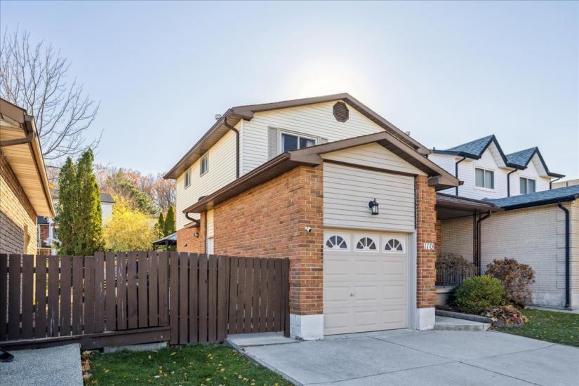 Property listing for 110 Glenashton Dr., Stoney Creek, ON