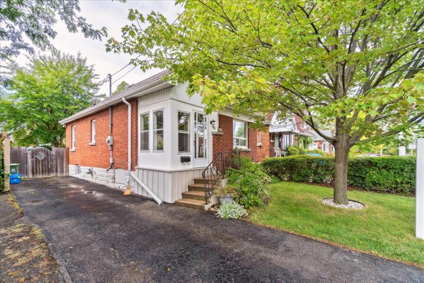 Property listing for 133 Longwood Rd. N., Hamilton, ON