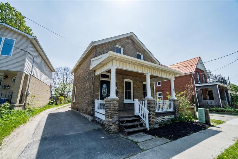 Property listing for 116 Grand River Ave., Brantford, ON