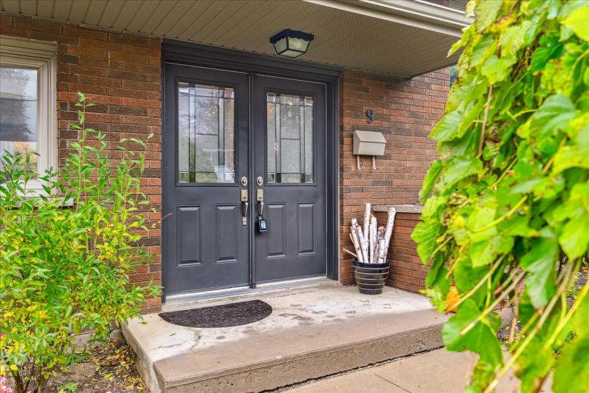 Property listing for 9 Holbrook Rd., Hamilton, ON