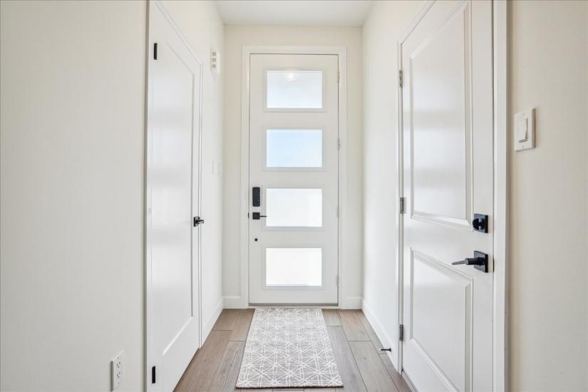 Property listing for 81 Bensley Lane, Hamilton, ON