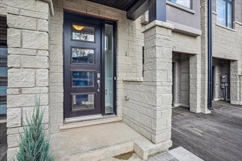 Property listing for 21 Cadwell Lane, Hamilton, ON