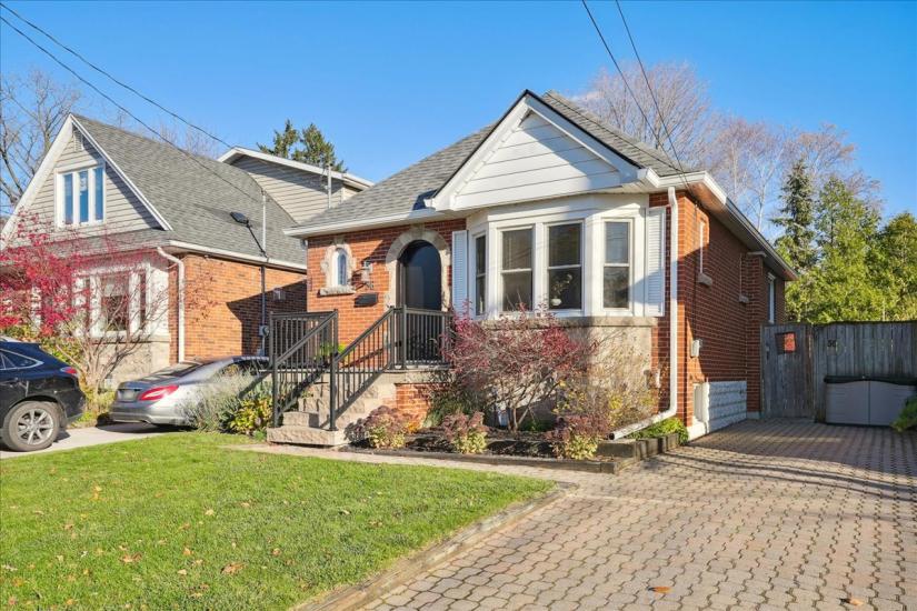 Property listing for 56 Uplands Ave., Hamilton, ON