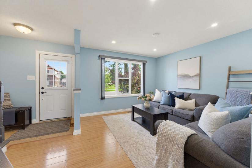 Property listing for 15 Seneca St. S., Cayuga, ON