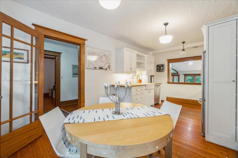 Property listing for 160 Dalewood Cres., Hamilton, ON