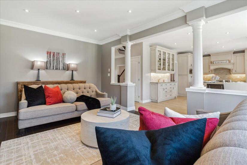 Property listing for 60 Pumpkin Pass, Binbrook, ON