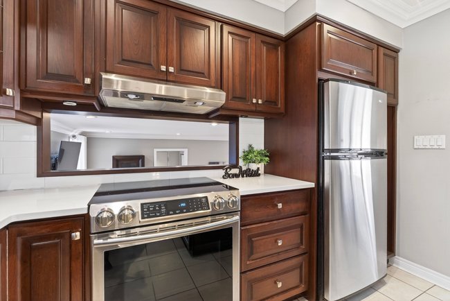 Property listing for 35 Shalfleet Blvd., Brantford, ON