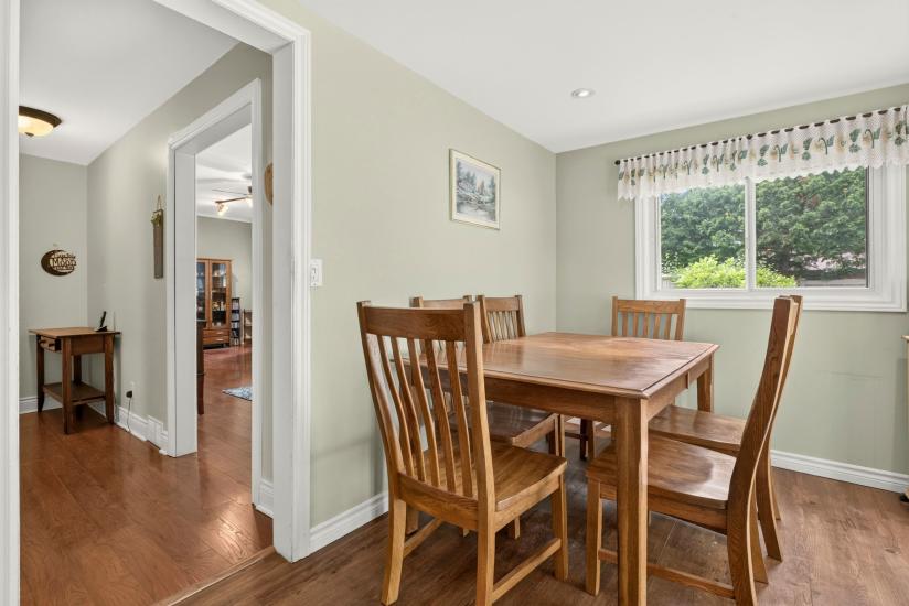 Property listing for 47 Witherspoon St., Dundas, ON
