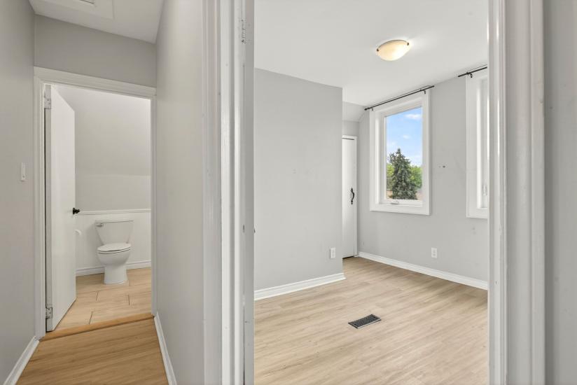 Property listing for 1236 Cannon St. E., Hamilton, ON