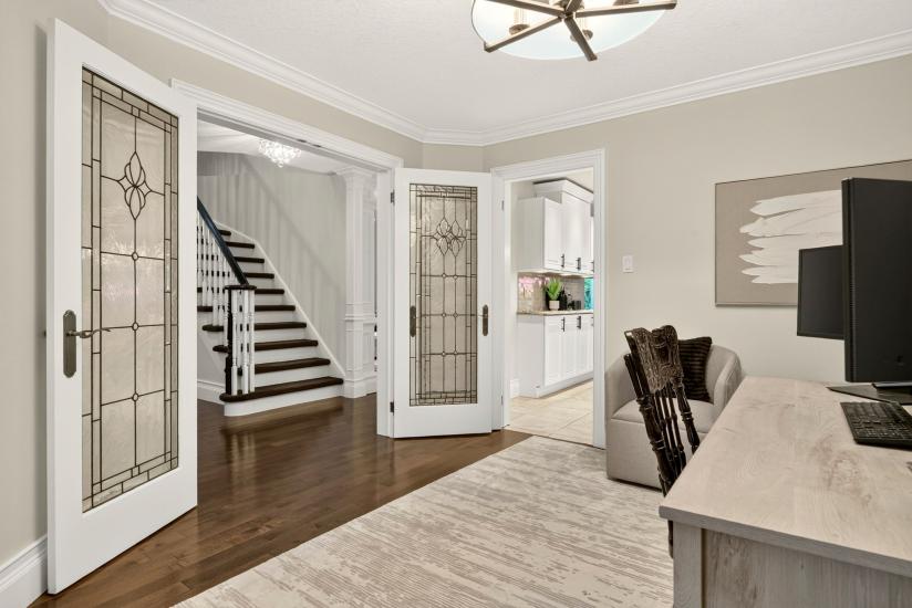 Property listing for 667 Sandcherry Dr., Burlington, ON