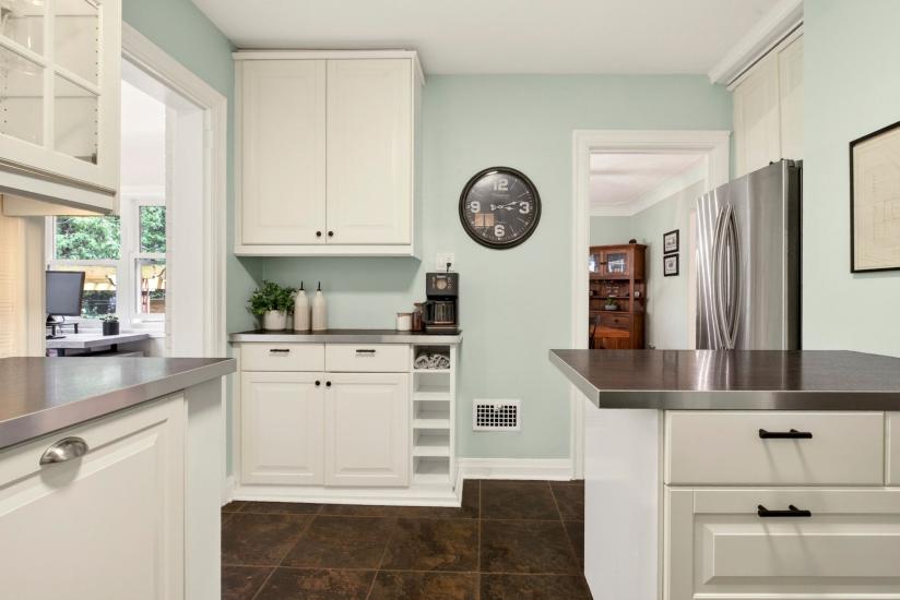 Property listing for 13 Tweedsmuir Ave., Dundas, ON