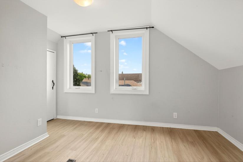 Property listing for 1236 Cannon St. E., Hamilton, ON