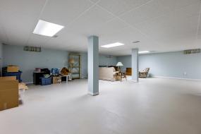 Property listing for 22 Red Haven Dr., Grimsby, ON