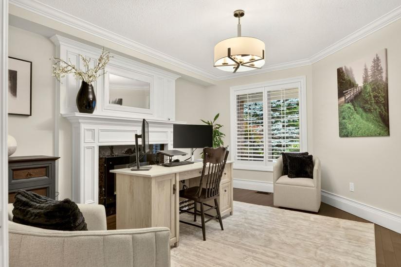 Property listing for 667 Sandcherry Dr., Burlington, ON