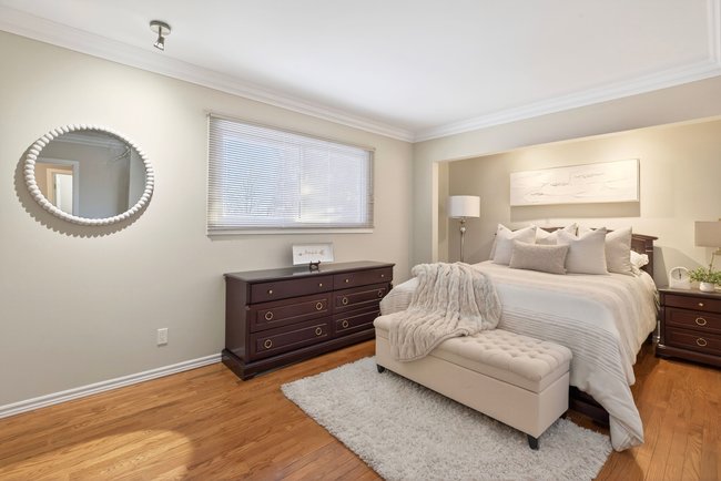 Property listing for 35 Shalfleet Blvd., Brantford, ON