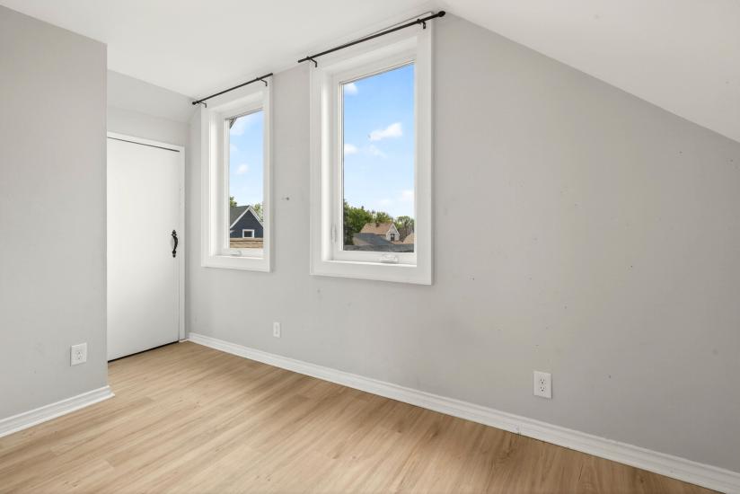 Property listing for 1236 Cannon St. E., Hamilton, ON