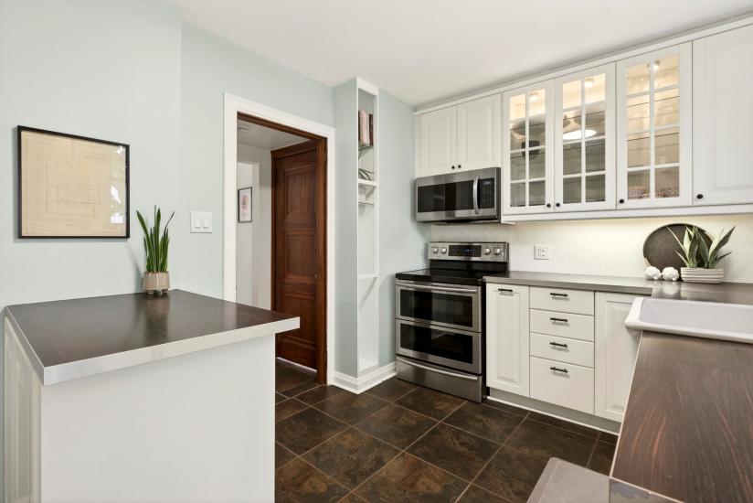Property listing for 13 Tweedsmuir Ave., Dundas, ON
