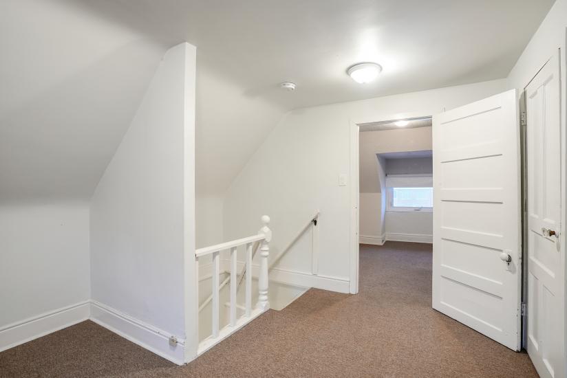 Property listing for 115 Balsam Ave S, Hamilton, ON