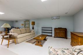 Property listing for 22 Red Haven Dr., Grimsby, ON