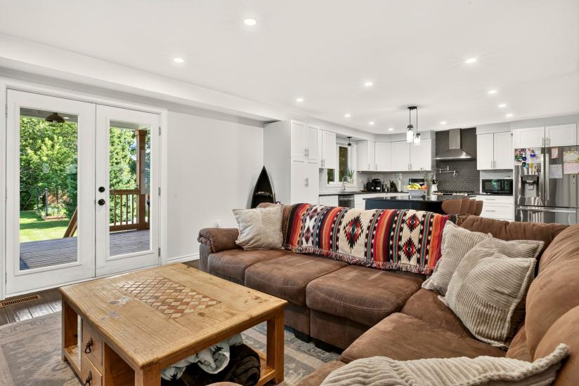 Property listing for 98 First Rd. W., Stoney Creek, ON