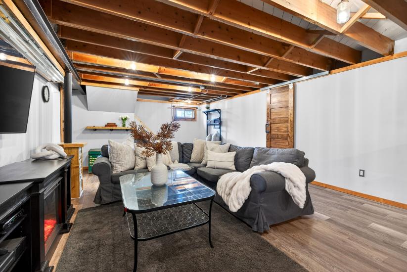 Property listing for 380 East 37th St., Hamilton, ON