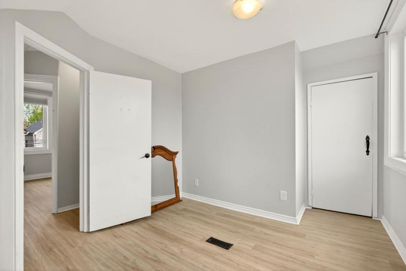 Property listing for 1236 Cannon St. E., Hamilton, ON