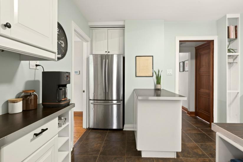 Property listing for 13 Tweedsmuir Ave., Dundas, ON