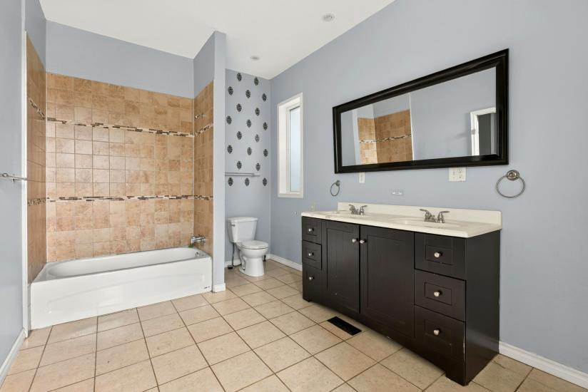 Property listing for 86 Sherman Ave. N., Hamilton, ON