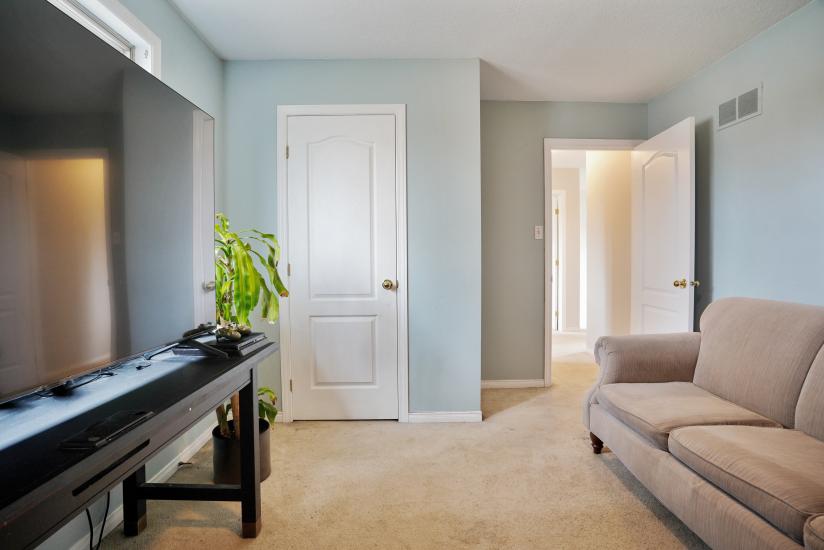 Property listing for 154 Hepburn Cres., Hamilton, ON
