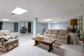 Property listing for 22 Red Haven Dr., Grimsby, ON