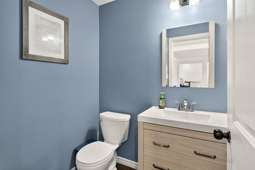 Property listing for 98 First Rd. W., Stoney Creek, ON