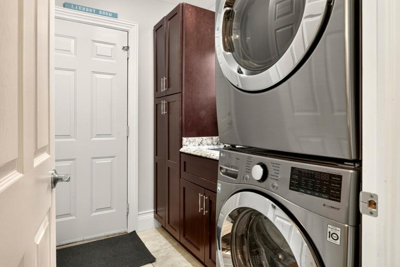 Property listing for 667 Sandcherry Dr., Burlington, ON