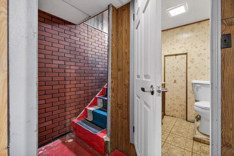 Property listing for 663 Tate Ave., Hamilton, ON