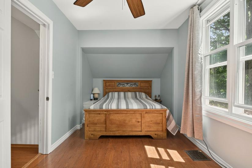 Property listing for 47 Witherspoon St., Dundas, ON