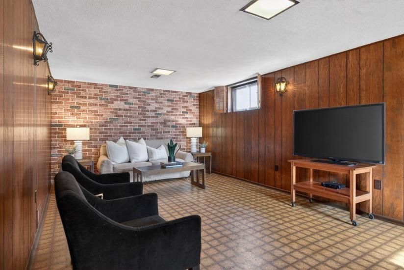 Property listing for 624 Seventh Ave., Hamilton, ON