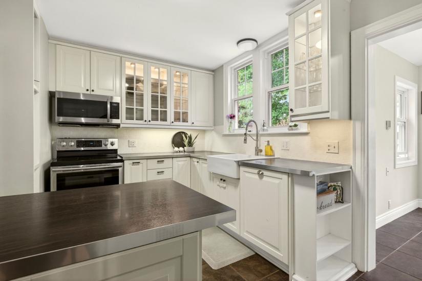 Property listing for 13 Tweedsmuir Ave., Dundas, ON