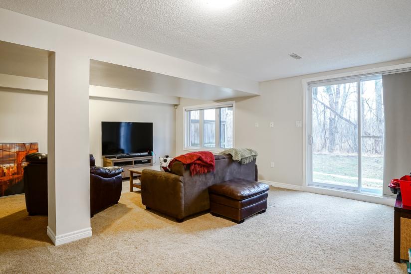 Property listing for 104 Myers Lane, Ancaster, ON