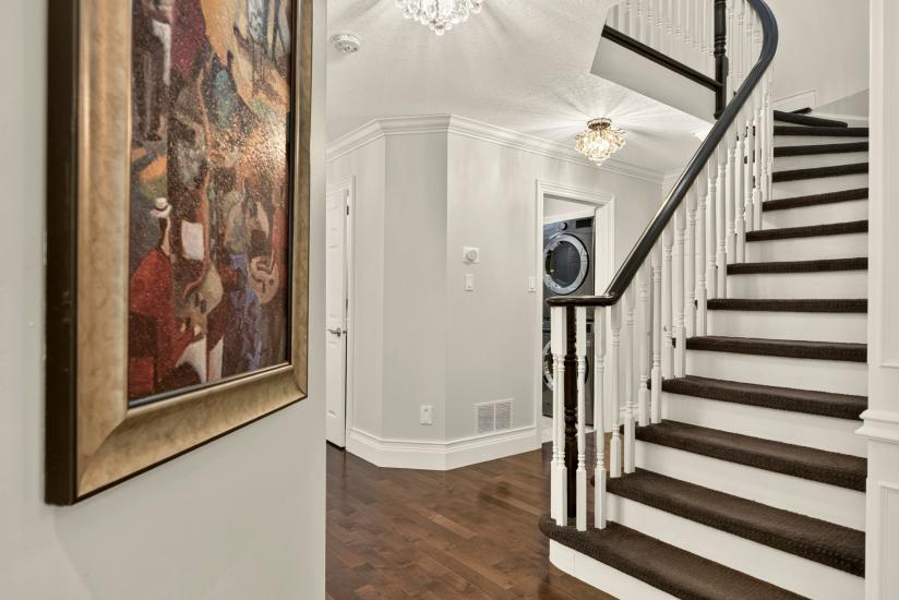 Property listing for 667 Sandcherry Dr., Burlington, ON