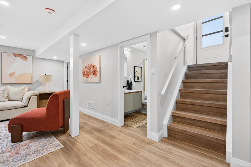 Property listing for 330 East 15th St, Hamilton, ON