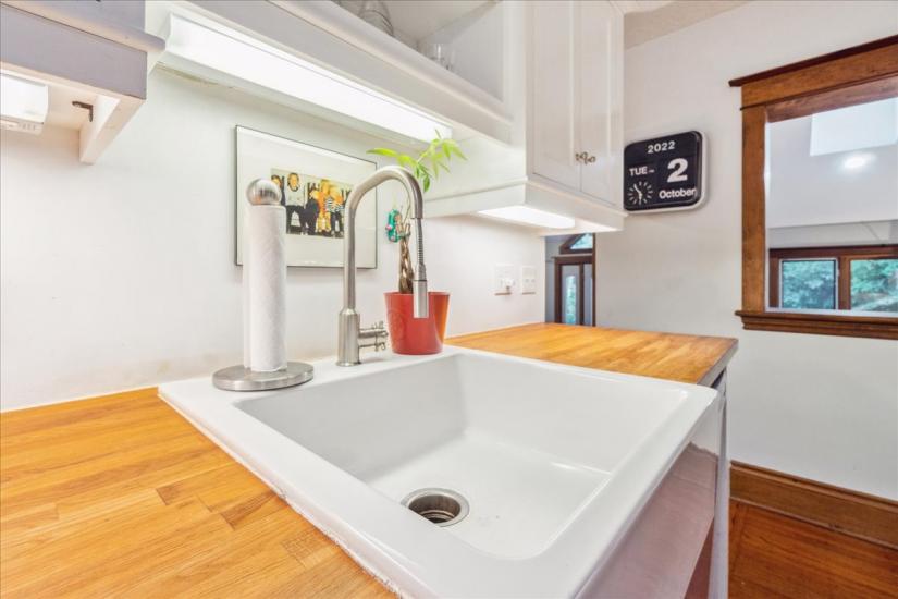 Property listing for 160 Dalewood Cres., Hamilton, ON