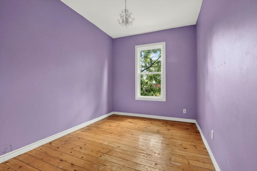 Property listing for 86 Sherman Ave. N., Hamilton, ON