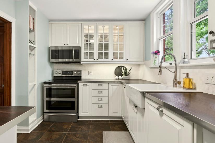 Property listing for 13 Tweedsmuir Ave., Dundas, ON