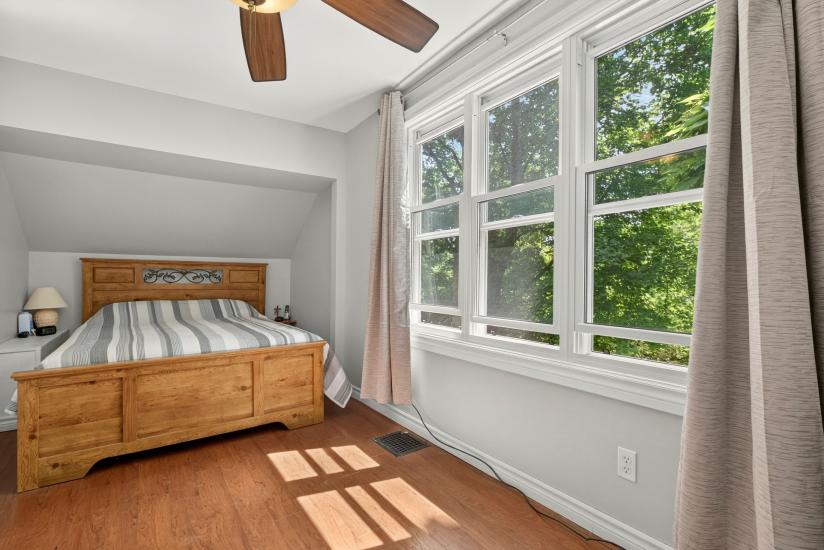 Property listing for 47 Witherspoon St., Dundas, ON