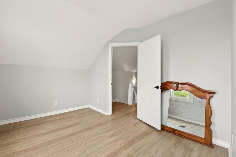 Property listing for 1236 Cannon St. E., Hamilton, ON
