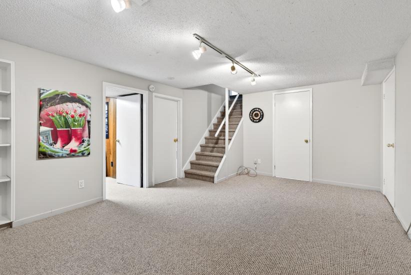 Property listing for 103 Turnbull Rd., Dundas, ON