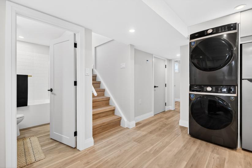 Property listing for 330 East 15th St, Hamilton, ON
