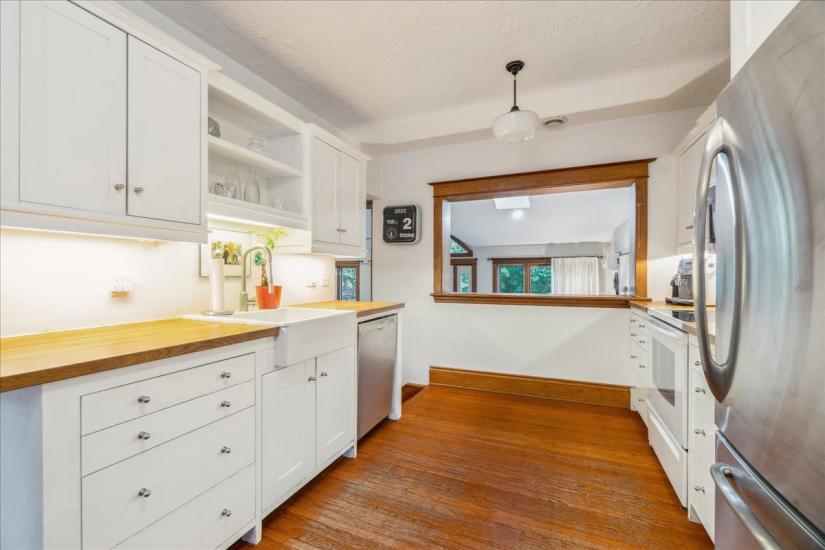 Property listing for 160 Dalewood Cres., Hamilton, ON